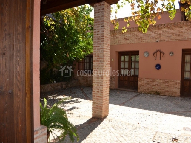 patio interior ladrillo do 241 a jara en sevilleja de la jara toledo patio interior ladrillo do 241 a jara en sevilleja de la jara toledo